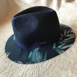 Roxy Fedora